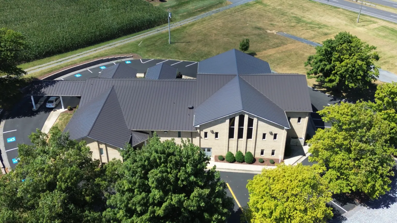 DCIM100MEDIADJI_0220.JPG New metal roof on Dayton Mennonite Church