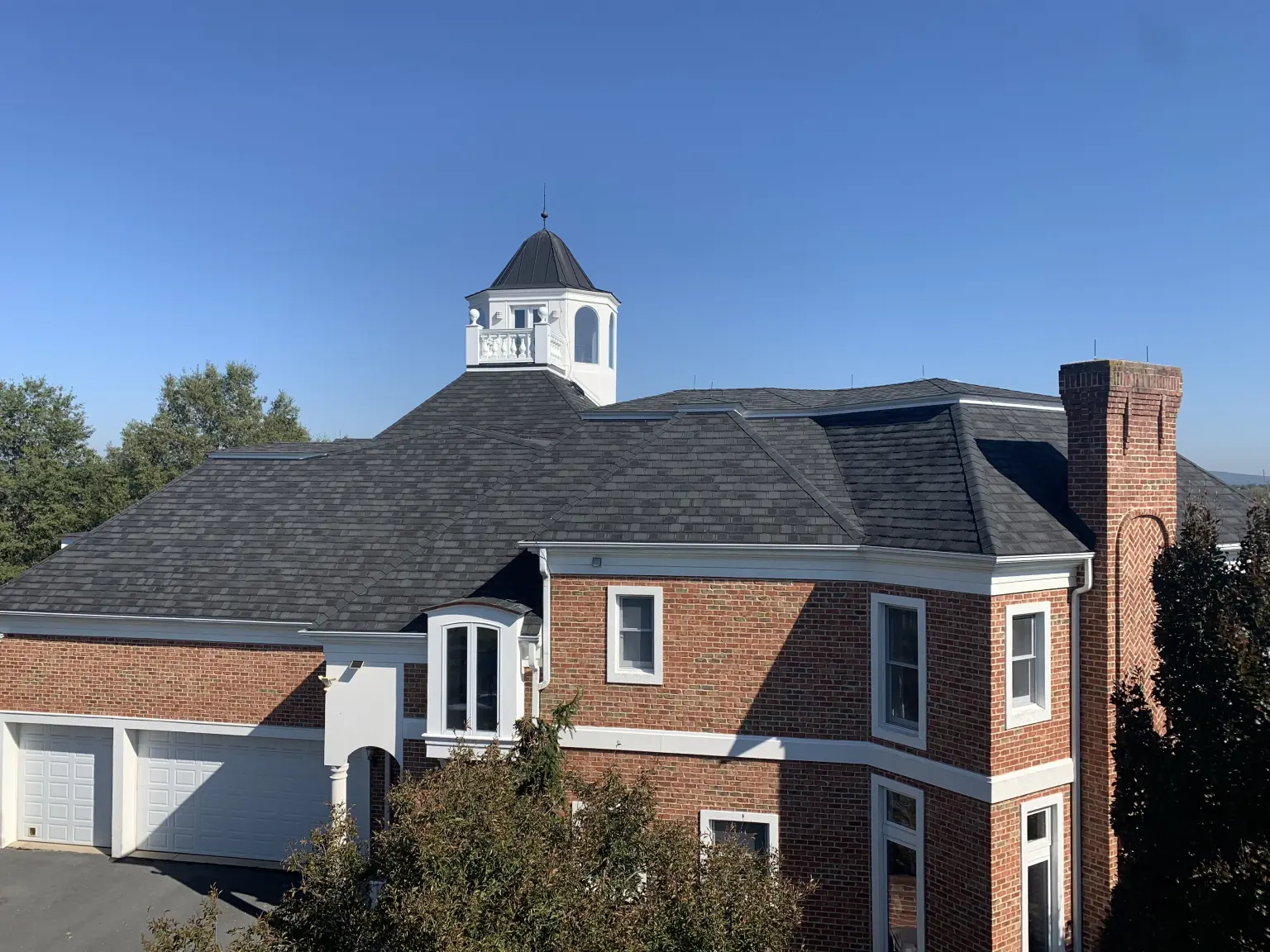 IMG_7056 side view of GAF designer shingles on Harrisonburg home.