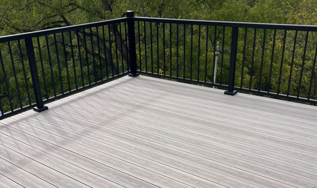 Composite Family Deck Composite Family Deck with aluminum railing