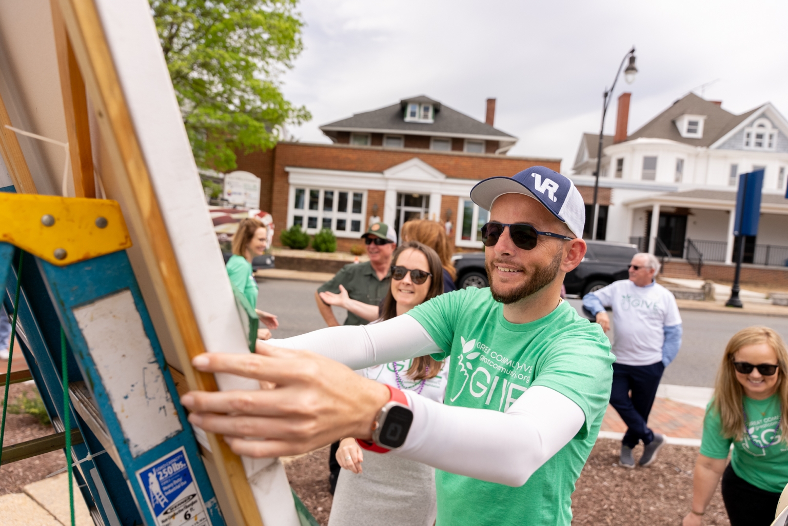 Lowell Showalter volunteering at the Great Community Give in Harrisonburg